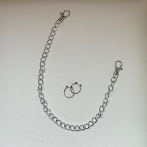 Pants chain with complementary black earrings